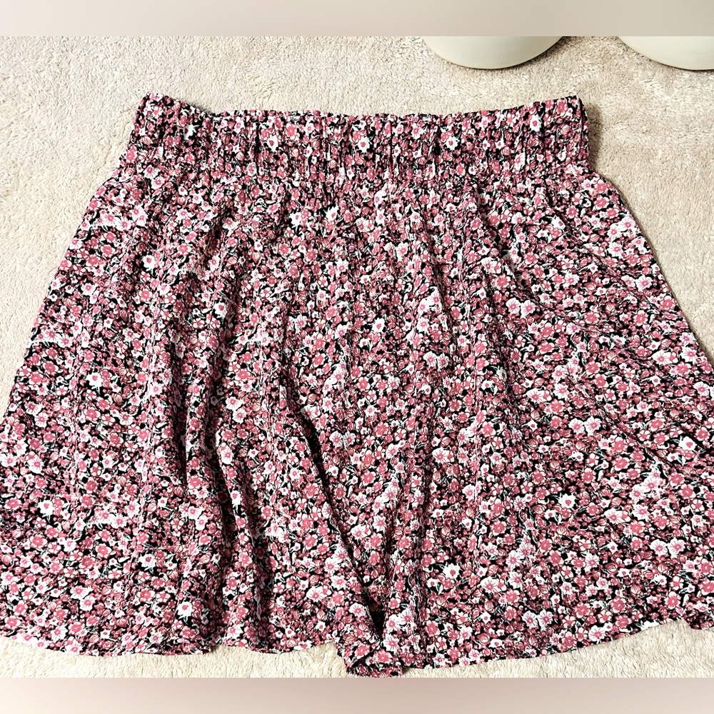Vero Moda Pink and White Smocked Skater Mini Skirt-Size Small